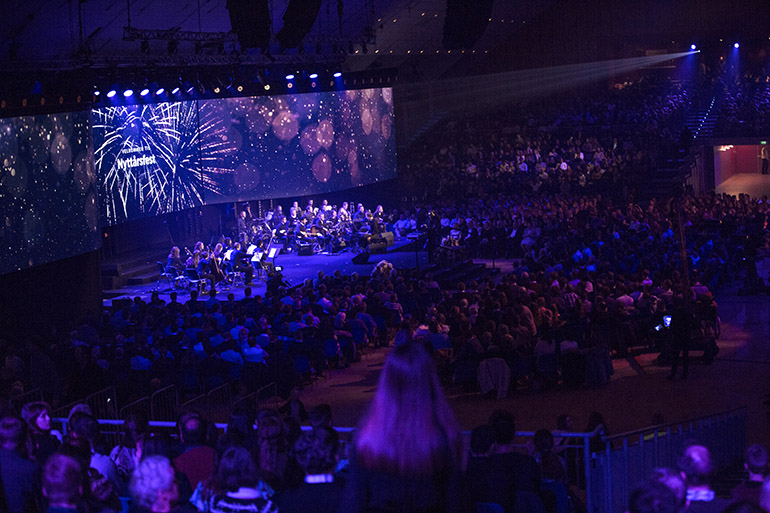 ><br><em>Overgangen til 2018 ble markert med nyttårsfesten i storsalen like før kl 24.00. Foto: BCC<br></em></p>
<p><img decoding=