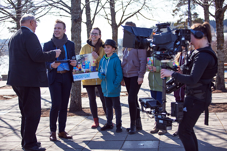 ><br><em>En liten forsmak på hva sommerens konferanser vil inneholde for familier og barn ble det også tid til under sendingen av &laquo;Brunstadmagasinet&raquo;. Foto: BCC</em></p><p class=