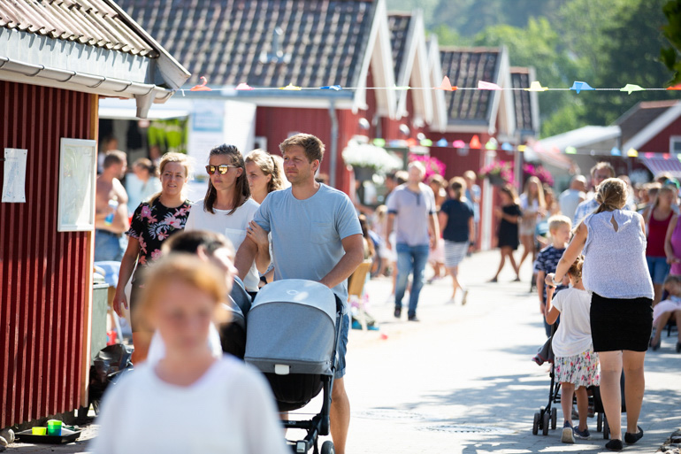 /><br />
<em>This summer, guests from 38 countries have been gathered for conferences and fellowship at the Oslofjord Convention Center in Vestfold. Photo: BCC</em></p>
<p>BCC`s conferences are held in idyllic surroundings at Oslofjord Convention Center`s fantastic conference facilities. But it isn`t the warmth of summer, the location, or the buildings which draw thousands of guests from all corners of the world. It isn`t that they are especially similar to one another either.</p>
<p>In spite of different life circumstances, backgrounds, and walks of life, our faith knits us together.  Our common values create a unique bond, and differences fade away when likeminded people from many cultures meet for edification and instruction in faith. For those who come here, the importance of the gospel is universal, and they consider it an unparalleled help for the development of their personal Christian lives.</p>
<p><img decoding=