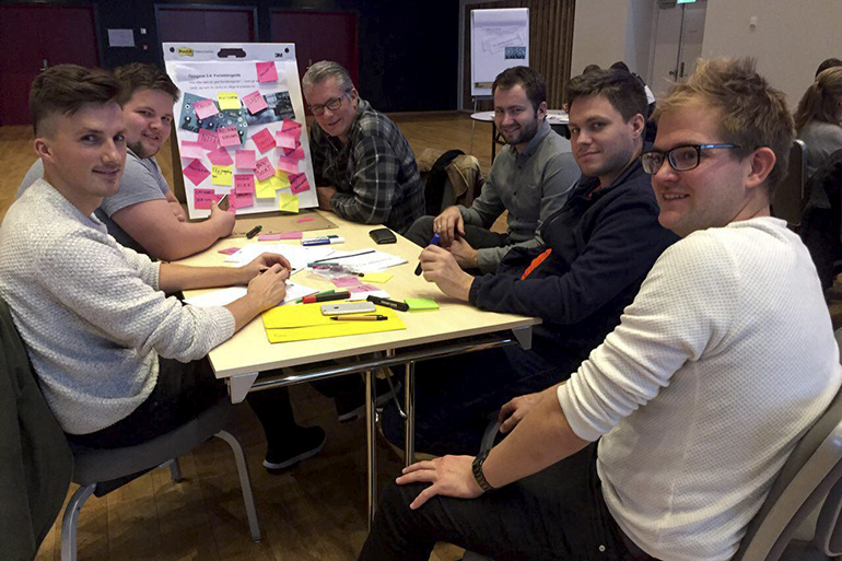 ><br><em>Norge: Det blir mye materiale å holde styr på etterhvert som idéene produseres, som her i Bergen. Derfor blir det brukt løsninger som skal samle alle data i et oversiktlig verktøy til slutt. Foto: BCC</em></p>
<p>Vi er et team på tre personer som arbeider med prosjektet, som ikke bare omhandler Den store Idédugnaden, og som derfor engasjerer mange flere fagpersoner både internt og eksternt. Resultatene fra Idédugnadens skal innarbeides i den nye arrangementsstrategien til BCC, som skal foreligge til sommeren 2018. Vi ønsker å tenke fremtidsorientert og ta høyde for deltakernes behov som en helt sentral parameter. Derfor er Idédugnaden ikke bare noe vi inviterer til, for at de skal føle seg hørt. BCC som arrangør er svært avhengig av input fra brukerne, som er medlemmene, understreker hun.</p>
<p><img decoding=