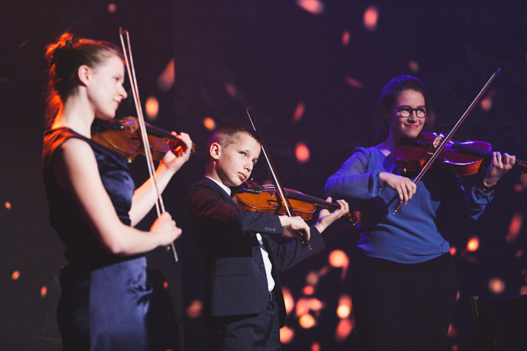 ><br><em>Unge musikktalenter fremførte nydelig musikk på festen i Fulda. Foto: BCC</em></p>
<p><img decoding=