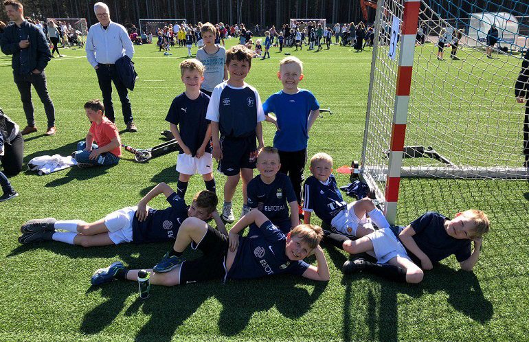 ><br><em>Fornøyd gjeng som deltok i minicup i fotball lørdag formiddag. Foto: BCC</em></p><p class=