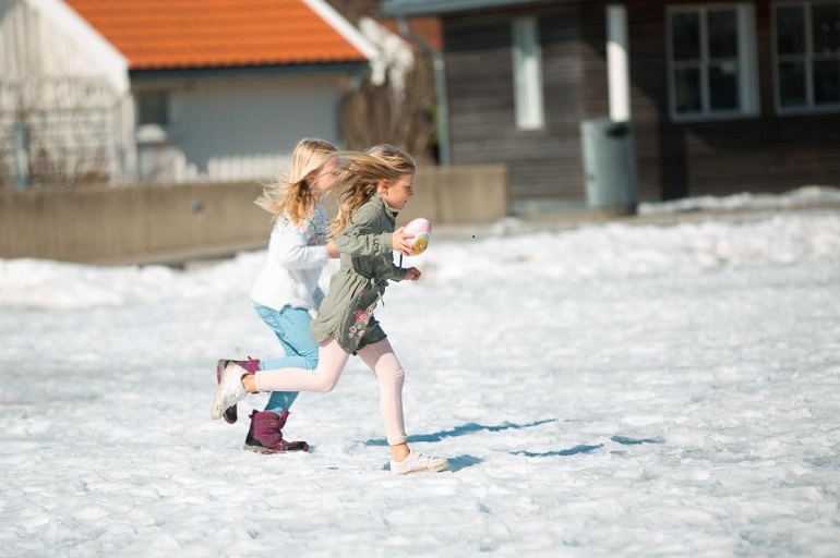 ><br><em>Et snødekt konferanseanlegg la ingen demper på påskestemningen. Foto: BCC</em></p><p class=