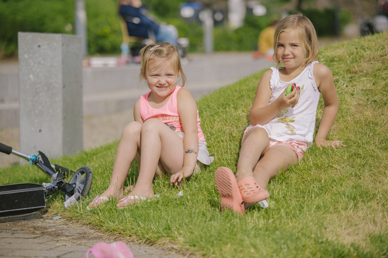 ><br><em>Brunstad er barnas ferieparadis. Foto: BCC</em></p><p>Dette er sommerens store høydepunkt for mange av BCC’s medlemmer, og etter noen regnskurer i går kastet været igjen en ekstra glans over den norske sommeren og Vestfolds vakre kystområde. Fornøyde internasjonale gjester kastet ytterklærne de av tidligere erfaring hadde pakket med, og kan benytte dagene til en svømmetur i bukta, en tur langs de flotte kyststiene i området, eller rett og slett nyte en is på bryggekanten.</p><p><img decoding=