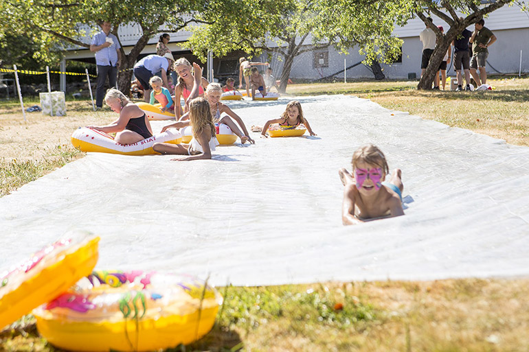 ><br><em>Vannsklie var populært i varmen! Foto: BCC</em></p><p class=