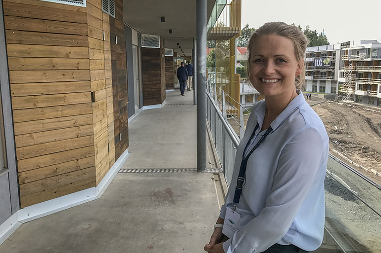 ><br><em>Nathalie Kristoffersen fra Oslofjord Convention Center gleder seg til å ta i mot gjestene i komfortable rom </em></p>
<p><img decoding=