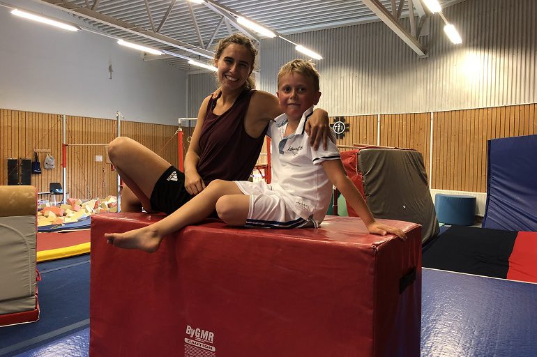 ><br><em>Juniorcamp: I turnhallen med akrobatikk-gruppa. Foto:BCC</em></p><p class=