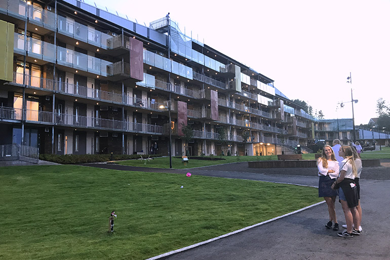 ><br><em>Fine fasiliteter: Gjestene på augustkonferansen ser også ut til å sette pris på de nye hotellbyggene. Foto: BCC</em></p>
<p><img decoding=