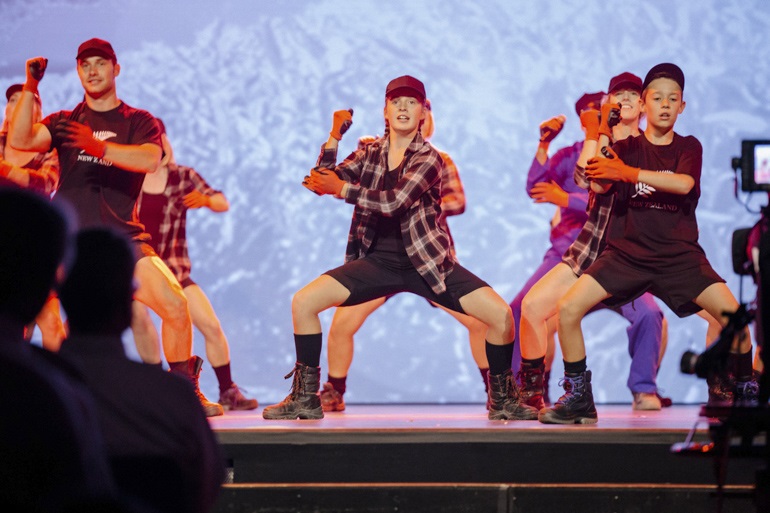 ><em>Gjester fra New Zealand bidro med et fengende dans- og musikkinnslag inspirert av maori, landets urbefolkning.&nbsp;Foto: BCC<br></em><br><img decoding=