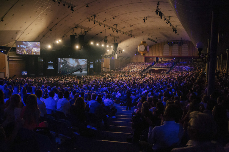 ><br><em>Central Station: hele salen var dekorert i stil med togtemaet for festen og den ikoniske Central Station.&nbsp;Foto: BCC</em></p><p class=
