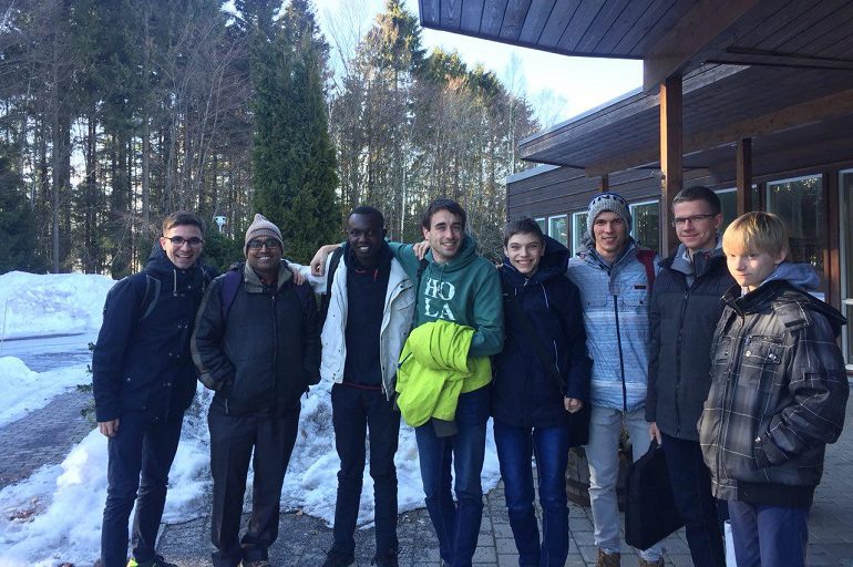 ><br><em>Deltakere fra seks ulike land som har deltatt på programmeringskurset. Foto: BCC</em></p>
<p><img decoding=